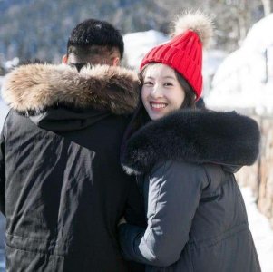 ​网友偶遇刘强东夫妇甜蜜逛超市 素颜奶茶妹妹样貌不敢恭维