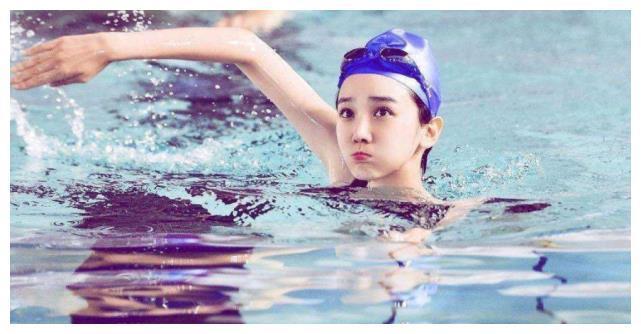 陈小纭被吐槽“发育过猛”?当年游泳旧照被疯传:这谁能扛得住!