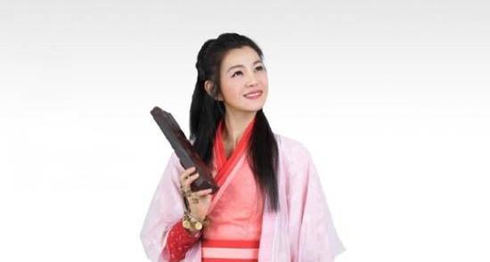 陈妍希演紫霞引争议,她回应朱茵是她的白月光,网友:找准定位