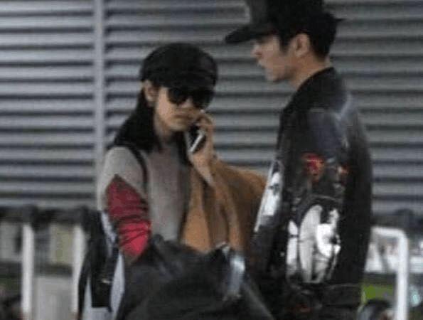 陈晓陈妍希现身机场,深夜争吵不断,陈妍希一个动作陈晓乐开花