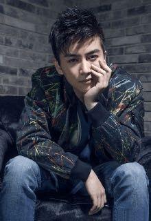 陈晓陈妍希现身机场,深夜争吵不断,陈妍希一个动作陈晓乐开花