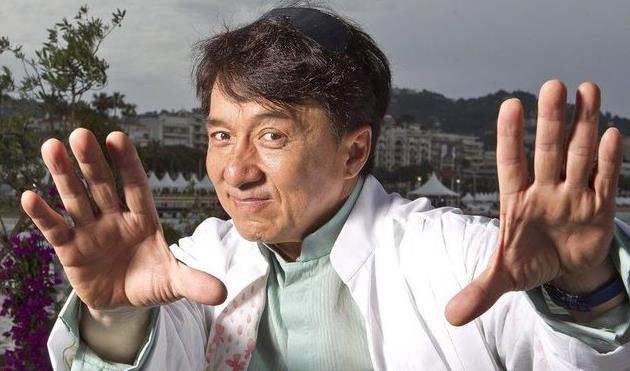 成龙终于承认小龙女,立遗嘱房祖名独享大半,女儿将衣食无忧