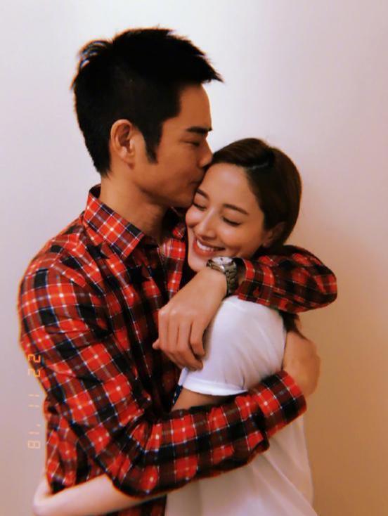 袁弘晒妻子照片,实力“坑妻”,张歆艺胖到认不出