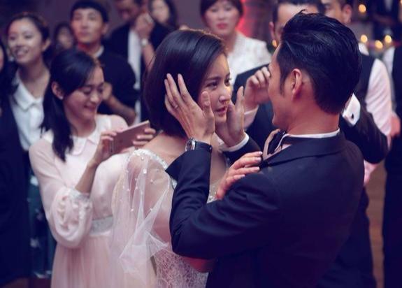 袁弘晒妻子照片,实力“坑妻”,张歆艺胖到认不出