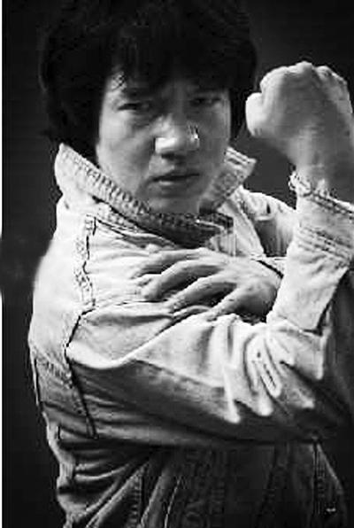 成龙的替身,替成龙出生入死,到头来却不被成龙承认