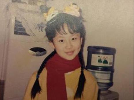 杨紫童年照曝光,豪宅才是亮点,家里是真有钱!