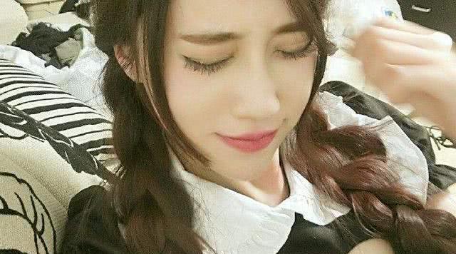 轩子巨二兔在直播“这样”说话的原因,网友:心疼,但是没办法!