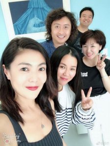 ​苏芒正式离职时尚集团 与同事亲密合照破不合传闻