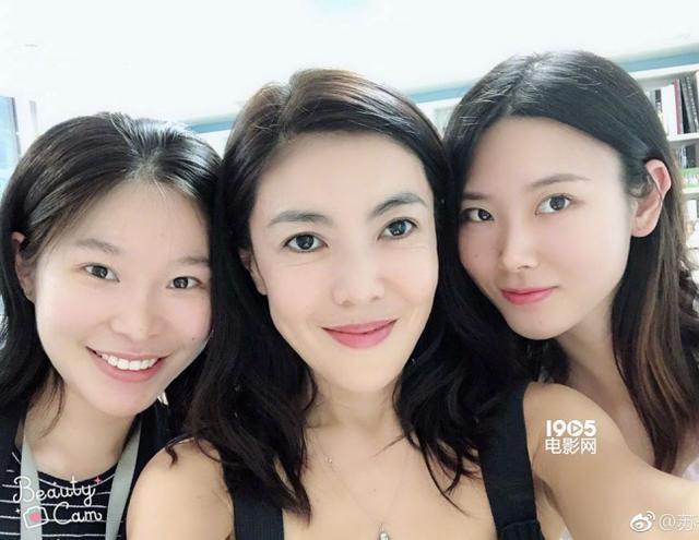 苏芒正式离职时尚集团 与同事亲密合照破不合传闻