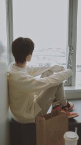 ​哈哈哈哈哈胡文煊好绝一男的，机场给粉丝摆拍爱豆第一人