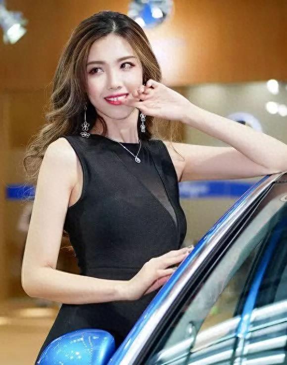 《非诚勿扰》五官精致，身材高挑的女嘉宾