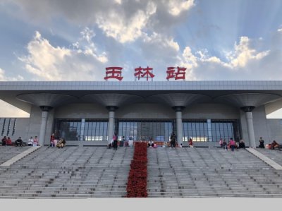 ​走近广西玉林火车站，始建于1954年，隶属南宁铁路局管辖