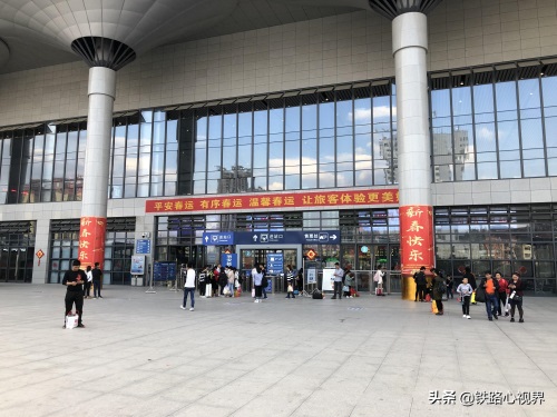 走近广西玉林火车站，始建于1954年，隶属南宁铁路局管辖