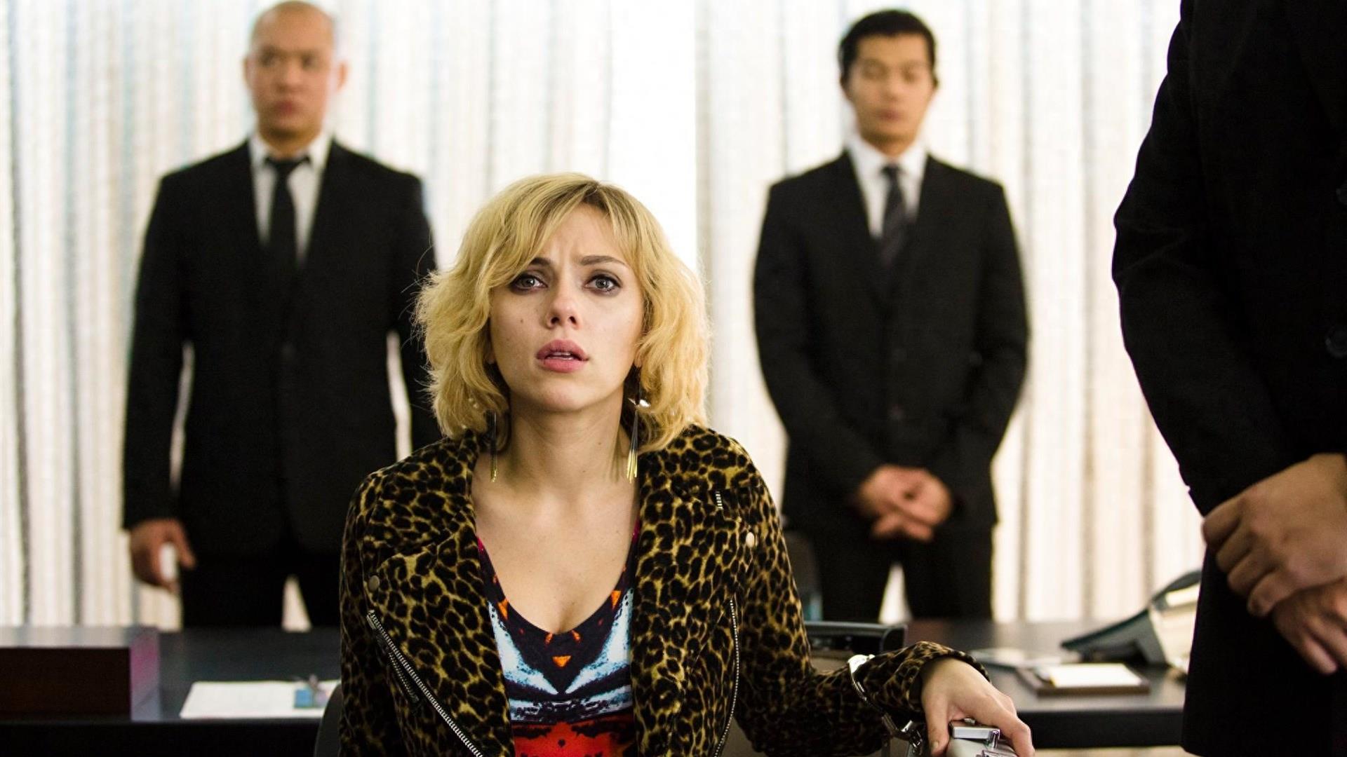 电影《超体》剧照高清电脑桌面主题壁纸！