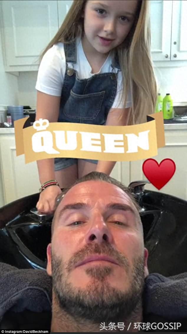 “小七”变身“美发师”,给贝克汉姆洗头、给贝嫂梳头,这家好甜