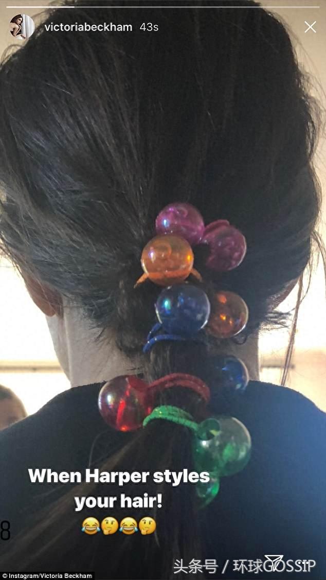 “小七”变身“美发师”,给贝克汉姆洗头、给贝嫂梳头,这家好甜