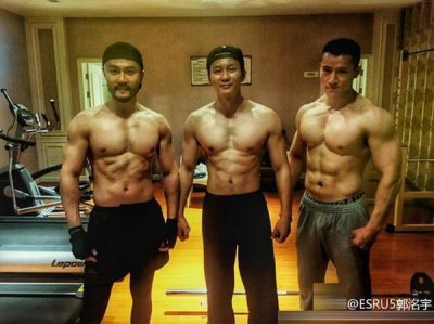 ​李晨晒肌肉照 李晨家世背景揭秘甩张馨予恋范冰冰