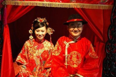 ​十大最有意思的闹洞房招式，反串新娘和盲人摸手值得一试