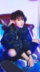 ​黄子韬高清无水印壁纸wuli韬韬是集美貌与才华为一身的