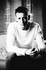 ​年仅41岁“林肯公园”主唱昨晚自杀身亡，愿走好