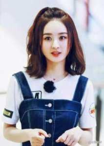 ​张艺谋断言其一生红不了，但赵丽颖却让她在74岁时再次受到关注