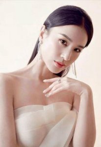 ​黄圣依：从清纯玉女到“炒作贵妇”，为何说想离婚都无人相信？