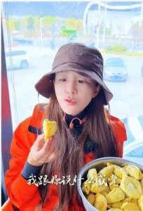 ​51岁朱迅被偶遇素颜照曝光，网友表示：未经滤镜修饰的崩塌式衰老