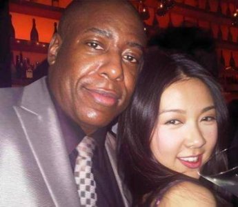 ​风流成性：美色讨好张纪中与黑人男友同居，43岁薛凯琪无人敢娶