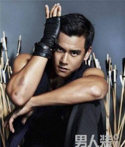 ​彭于晏的真实身高和体重曝光，曾经的“胖子”身材对比图令人惊讶