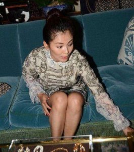 ​明星走光事件频发：惊曝高清图片引发热议