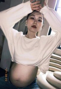 ​虞书欣获亚太全能艺人奖，秦岚温暖拥抱展现圈内友情与支持