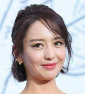 ​8位长在审美点上的梨涡女星，娇俏中透着灵动，甜到了心坎里