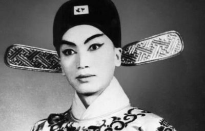 ​他是传奇“女间谍”，与法外交官相恋生子，18年后才被发现男儿身