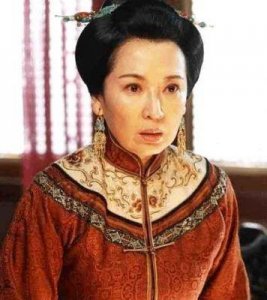 ​33岁TVB花旦因外貌不像中国人而被质疑被父母收养，她用高情商回应