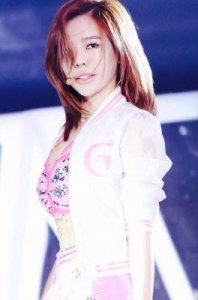 ​少女时代出道16周年，粉丝关注Sunny是否续约