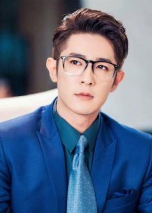 ​朱一龙隐婚生子，网友：放弃事业与妻子的抉择