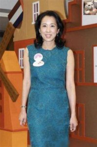 ​郭晶晶的婆婆，曾是香港小姐，两度嫁入豪门，如今60岁的她身价过亿
