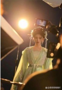 ​有种“基因”叫鞠婧祎母女，以为女儿够美了，没想妈妈惊艳了时光