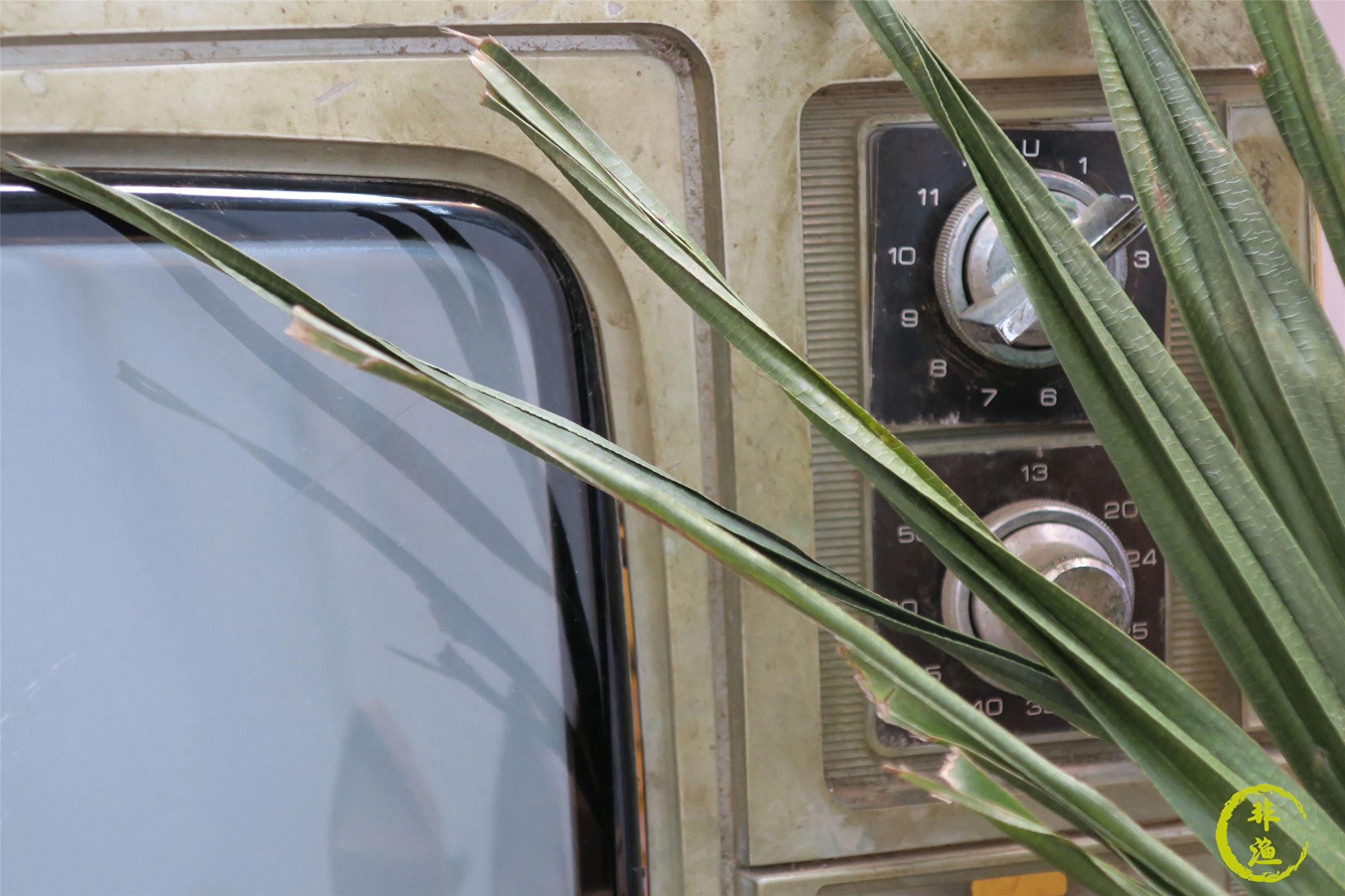 这台老式电视机已成古董 看不出是什么牌子