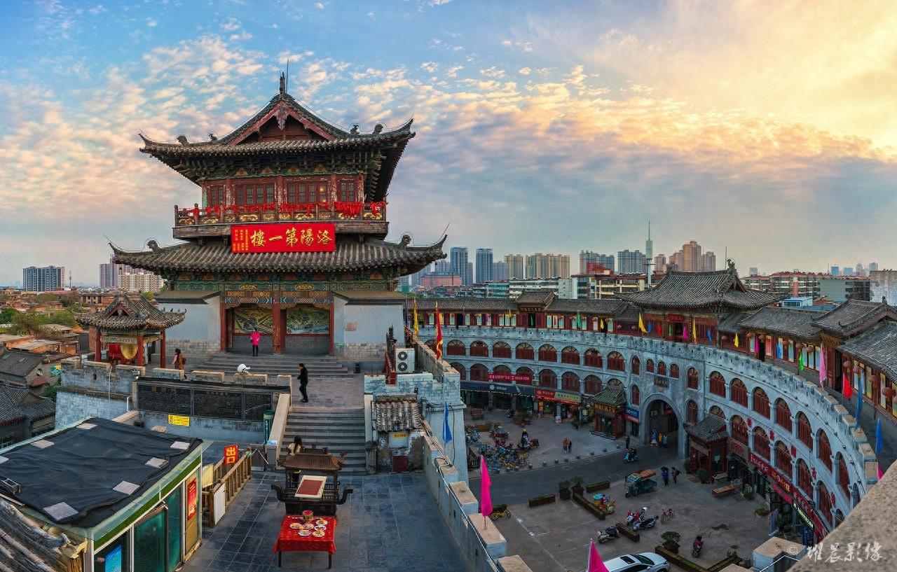 丽景门位于洛阳老城区西关,是古都洛阳一家大型综合性旅游景区