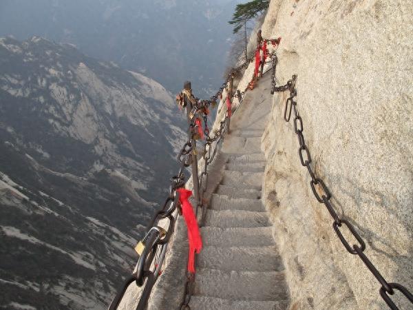 华山有一个险道名为鹞子翻身