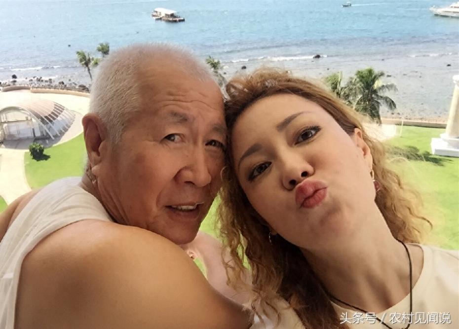 44岁文静近照,央视最俏皮的气质主播,70多岁的爸妈好年轻