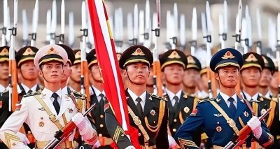 ​张子轩，国旗升旗手，退役重新穿上新军装，显得格外的精神