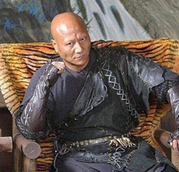 演了一辈子坏人，让人恨牙痒痒，被传娶到还珠美人！