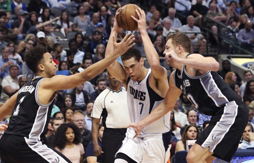 篮球——NBA：马刺胜小牛