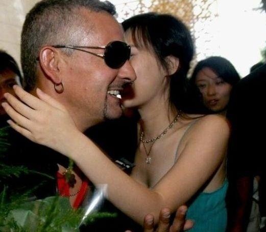 王石田朴珺年龄差多大（凭什么能挤走原配王江穗）(7)