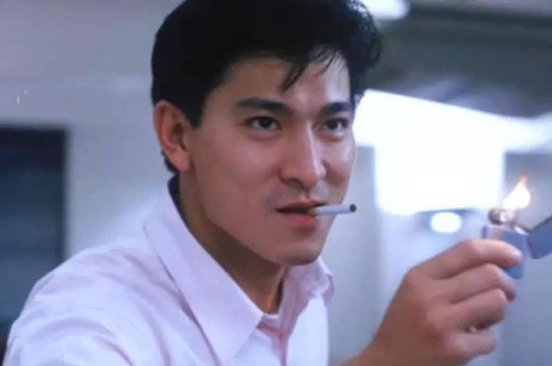 朱丽倩几岁跟刘德华在一起（刘德华雪藏妻子朱丽倩21年）