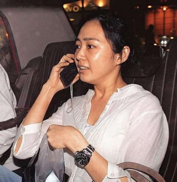 朱丽倩几岁跟刘德华在一起（刘德华雪藏妻子朱丽倩21年）