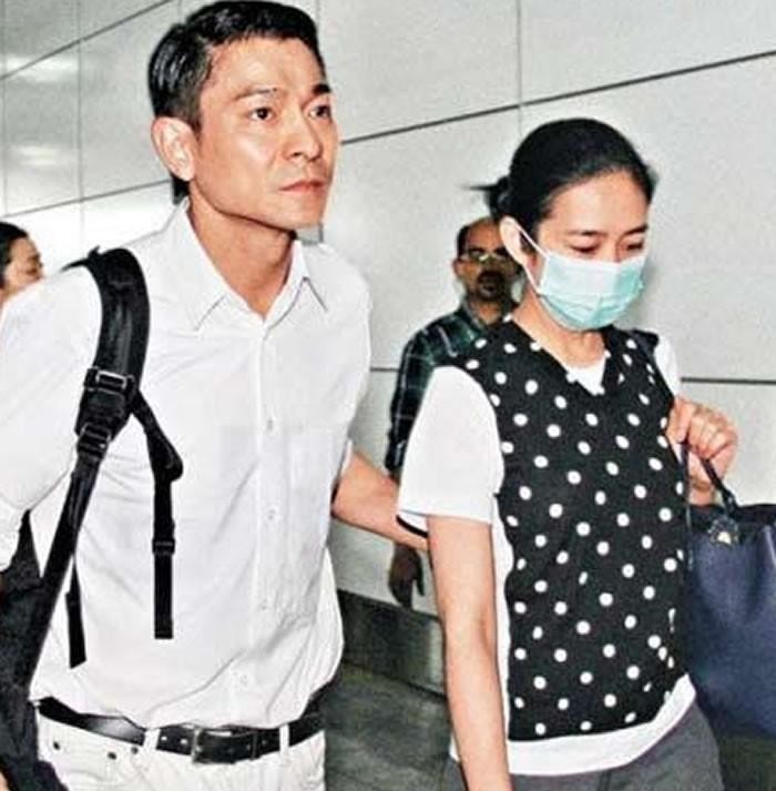 朱丽倩几岁跟刘德华在一起（刘德华雪藏妻子朱丽倩21年）