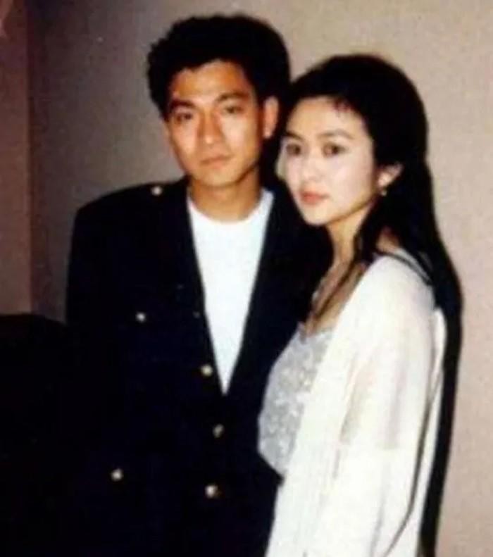朱丽倩几岁跟刘德华在一起（刘德华雪藏妻子朱丽倩21年）